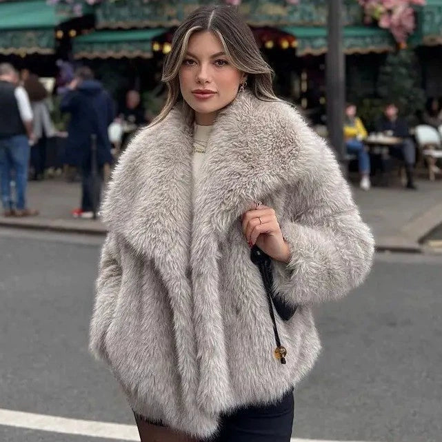 Women's Short Faux Fur Jacket with Large Lapel | Ideal for Autumn and Winter